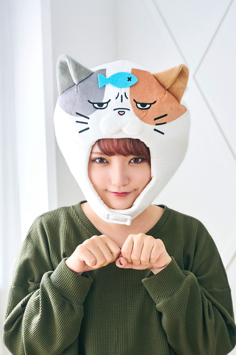 glowholic 猫 コスプレ購入希望者です。