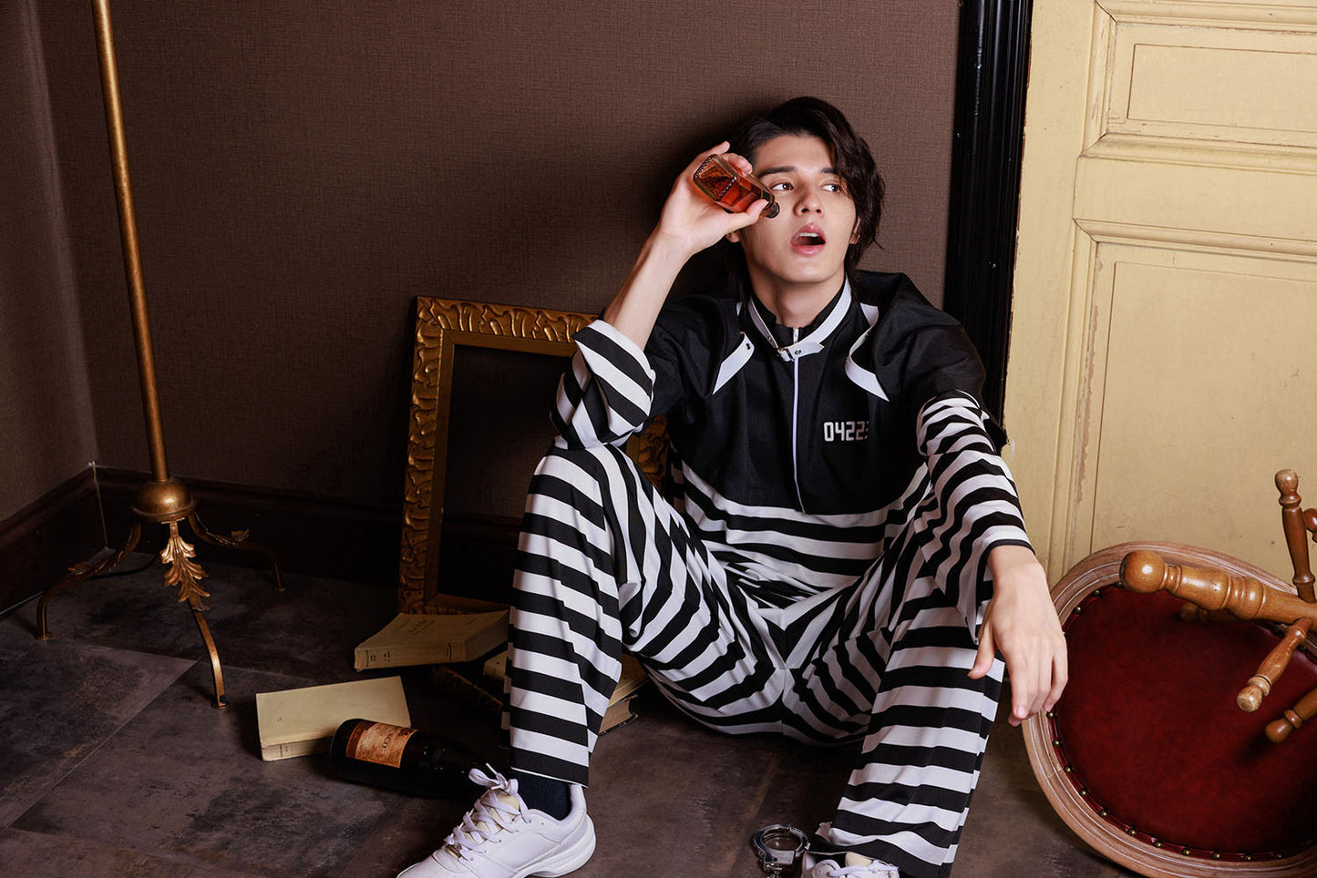 [New] ≪スタンミさん着用≫ コスプレ ハロウィン 囚人 プリズンマスター メンズ フリーサイズ ブラック【クリアストーン】