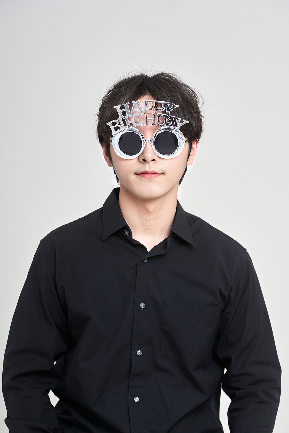 [New] コスプレ小物 誕生日 バースデー ハピバ サングラス ユニセックス シルバー【クリアストーン】